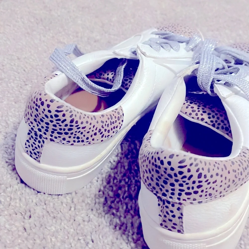 New leopard print Universal thread color-block tennis shoes size 6.5